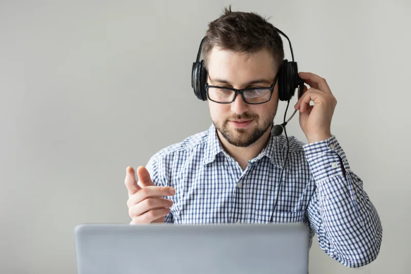 مشاغل اینترنتی در خانه: بازاریاب تلفنی دورکار
